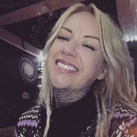 Karina Popovicz's Photo