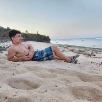 Kris Nikolov的照片