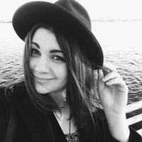 Karina Kvasnova's Photo