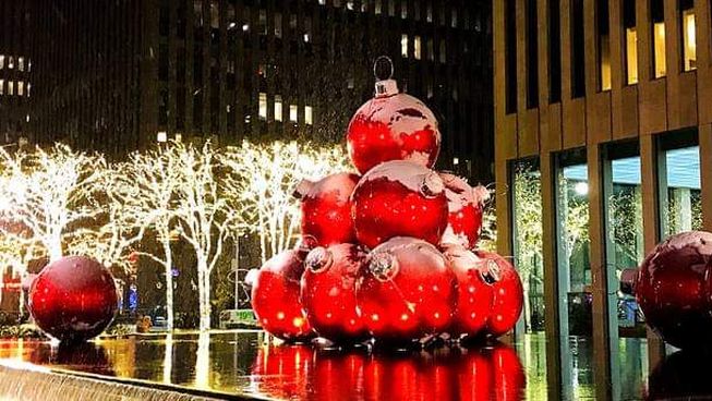 Nyc Couchsurfing Nyc Holiday Decoration Exploring New York Ny