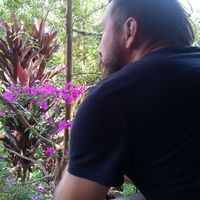 Daniel Alarcon的照片