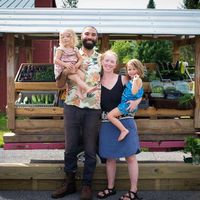 Taylor Hewes's Photo