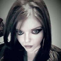 caroline bradley的照片