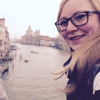 Karina Bernert's Photo