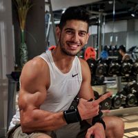 İsacan Akhan的照片