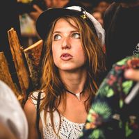 Jess Leondiou的照片