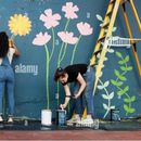 Volunteer Painting - Stay For Free的照片