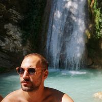 Nicolas Genaris的照片