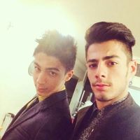 Armin Karimi的照片