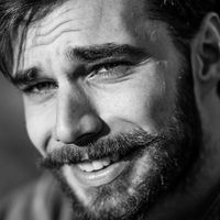 Arbies Komoni的照片