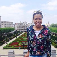 Sophie Akhibi的照片