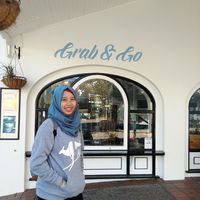 Almira Tiyakusuma's Photo