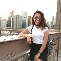 Burcu Trisnawati Caliskan的照片