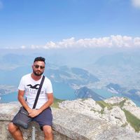 Dindar Batifi的照片