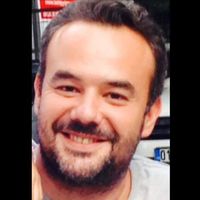 Ali Ögelli的照片