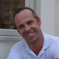 Nikolai Manek的照片