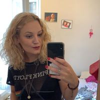 Prescillia Chtn's Photo