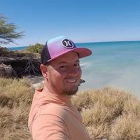 Justin Benson的照片