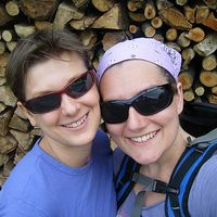 Kelly and Gudrun VandenBosche的照片