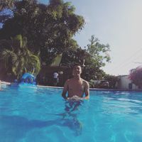 Luis Alvarado的照片