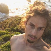 Adrián Flores's Photo