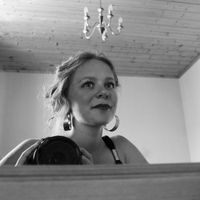 Le foto di Mona Dortindeguey