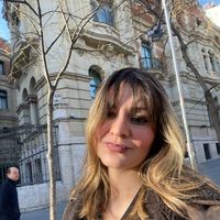 Hande Ozcelik的照片