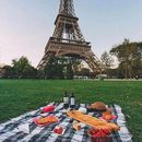 фотография Girls picnic by the Eiffel Tower 💐