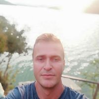 Ari Dyrmishi的照片