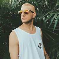 Denis Lipatnikov的照片