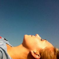 Ashley Johnson的照片