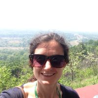 Ellie Griffiths的照片