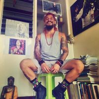 Esteban Shine Om的照片