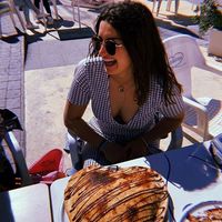 África Perez的照片