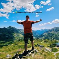 Floris Namlah's Photo