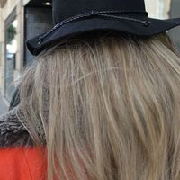 Ester Pineau的照片