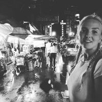 Julie Mttns的照片