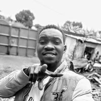 Mwaka Gilbert的照片