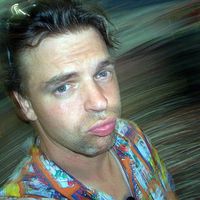 Peter  Saghy的照片