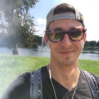 Micah Moore的照片