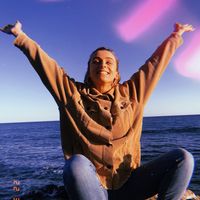 Nina Simonnet's Photo