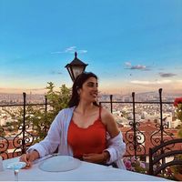 Fotos von Elif  Yaşaroğlu