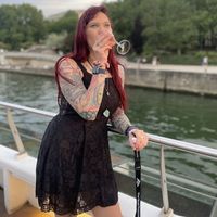 Danielle McVey的照片