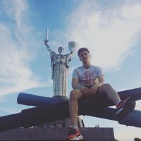 Andrii Ostapenko的照片