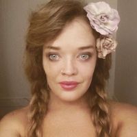 Stella Saint的照片