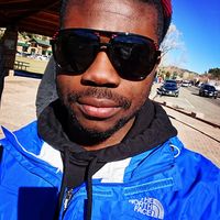 Tayo Adedokun的照片