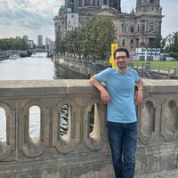 Hojjat Hosein pour's Photo