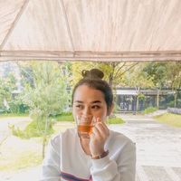 Kintya Naputri's Photo