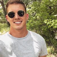 Walker Hark的照片