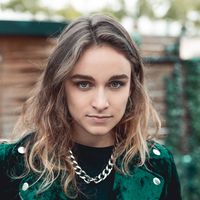 Justine Bertrand的照片